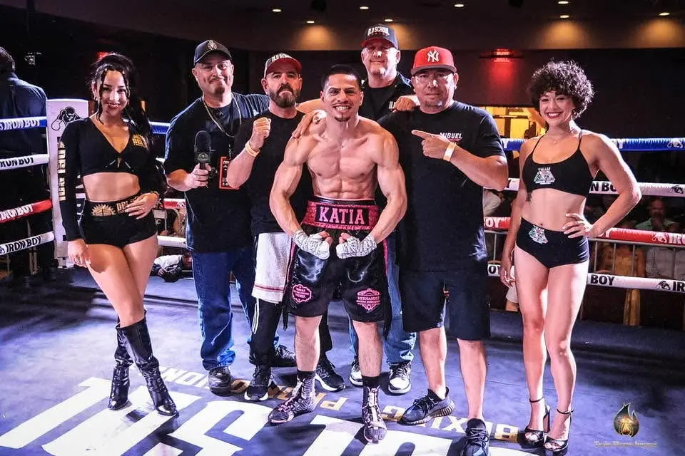Miguel Ceballos with his team after the fight